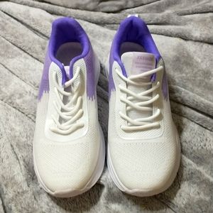 NWOT TENNIS SHOES EVERYTHING shoe SZ 39